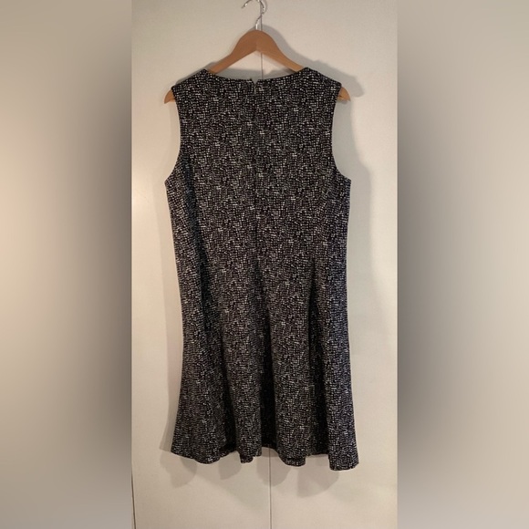 Cozy DKNY fall & winter black and white jumper dress Size 14 poly/rayon - Picture 6 of 12